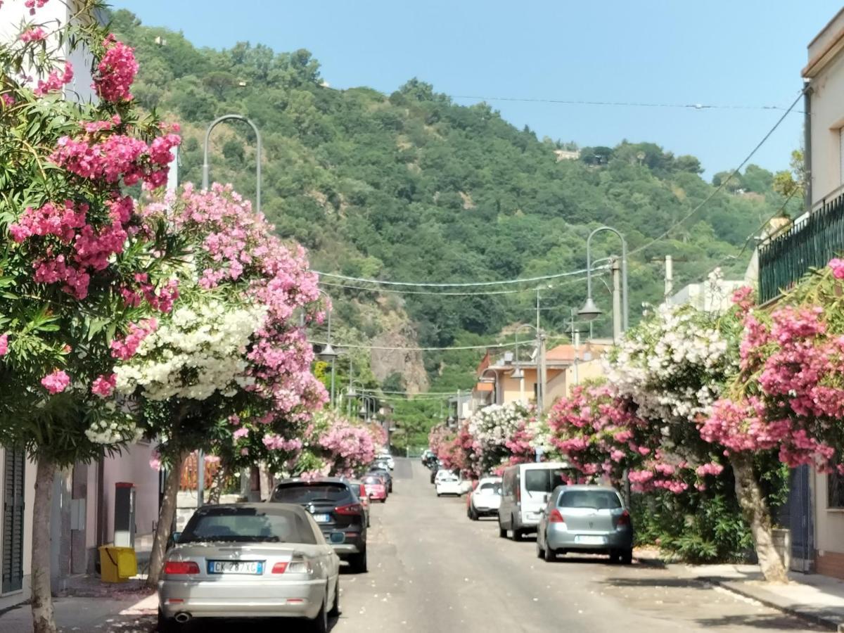 Tuttifrutti Holiday Acireale Bagian luar foto