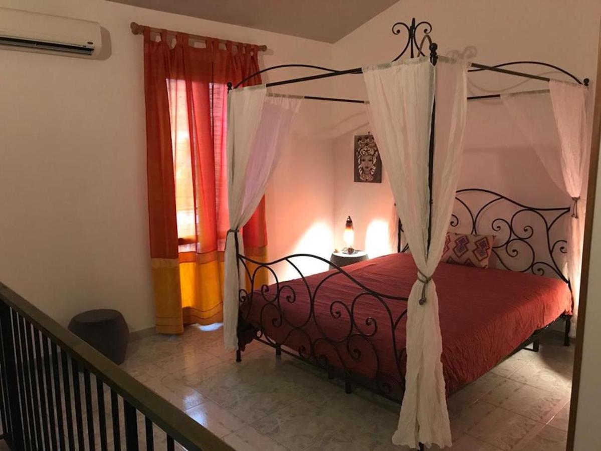 Tuttifrutti Holiday Acireale Bagian luar foto