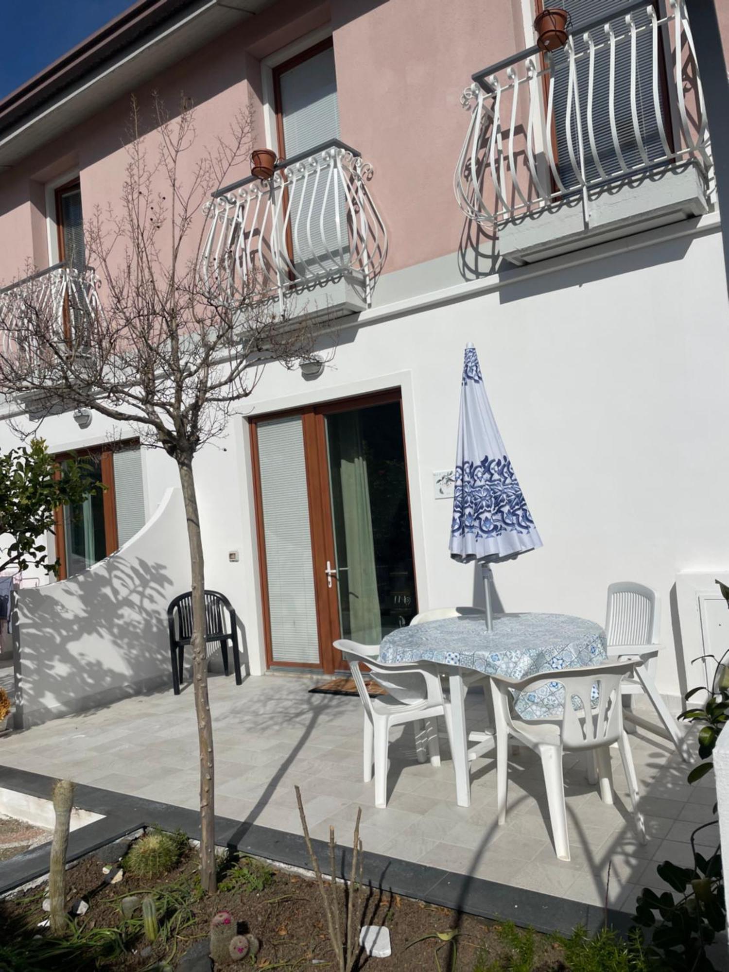 Tuttifrutti Holiday Acireale Bagian luar foto