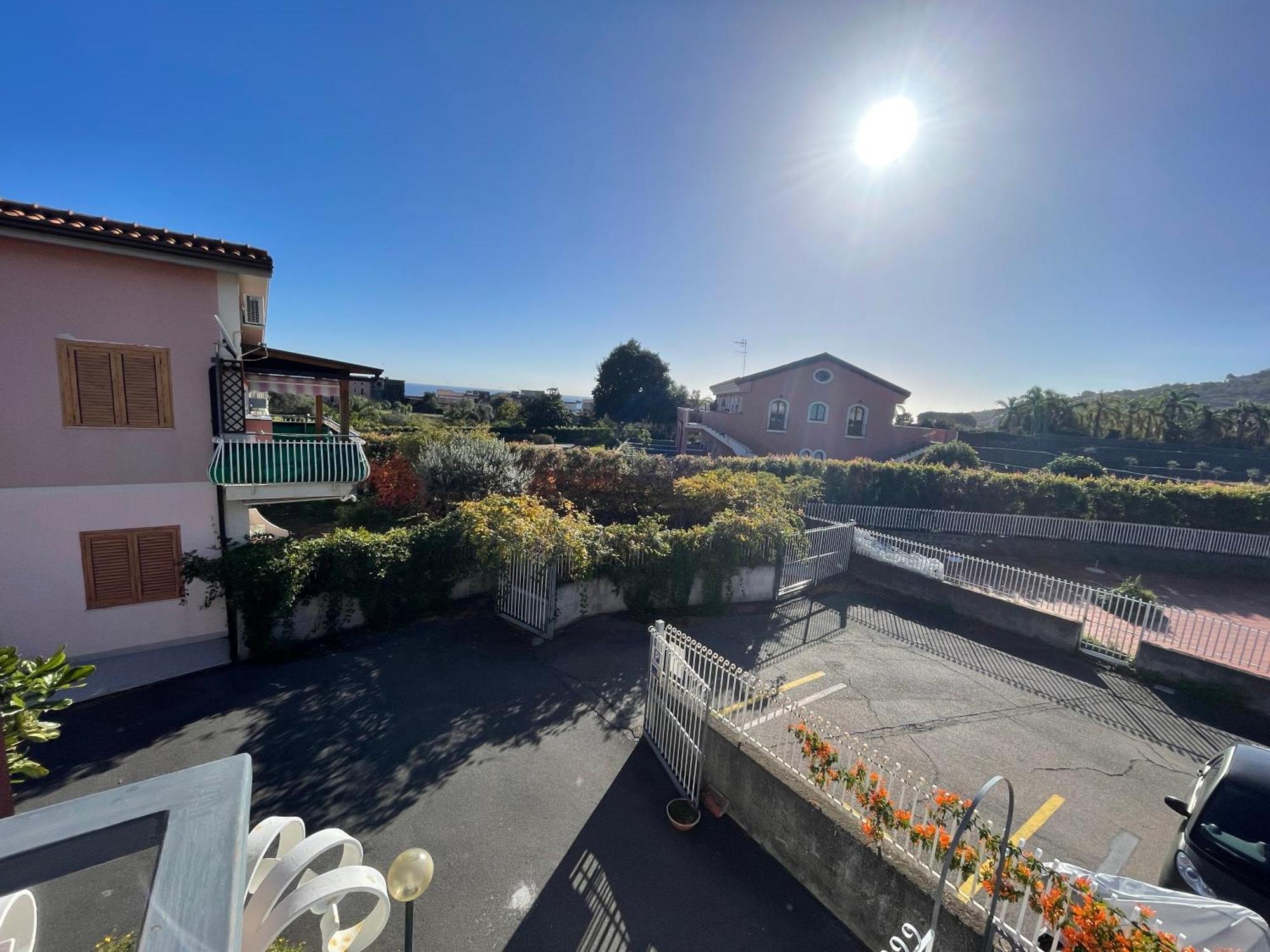 Tuttifrutti Holiday Acireale Bagian luar foto