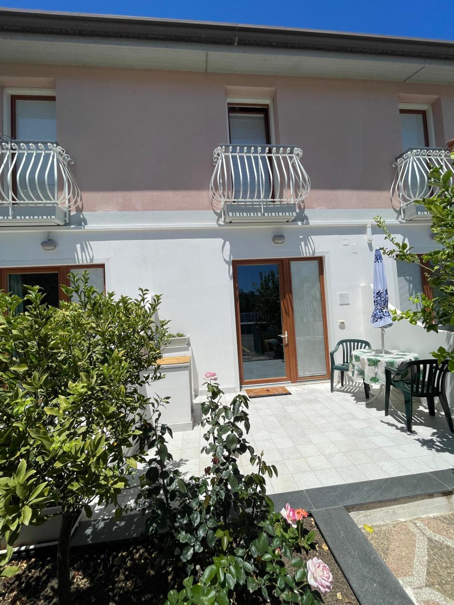 Tuttifrutti Holiday Acireale Bagian luar foto